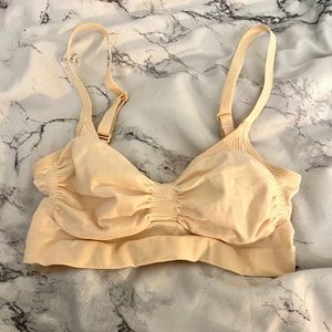 SKIMS Sculpting Bra Size S/M in Color Sand